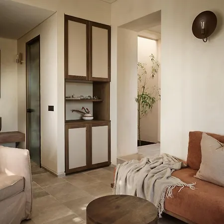 Hotel Pierros